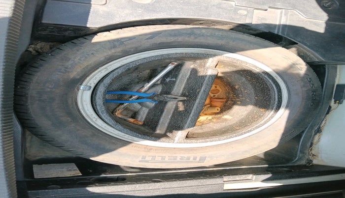 2011 Volkswagen Passat COMFORTLINE DSG, Diesel, Automatic, 1,55,715 km, tyre