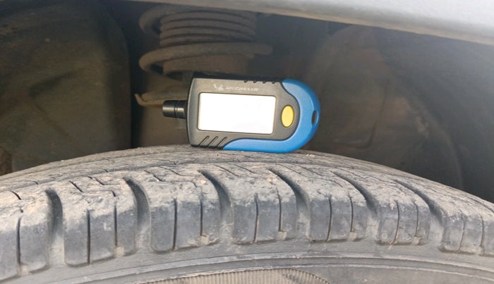 2020 Renault Kwid RXT 1.0 (O), Petrol, Manual, 1,11,836 km, tyre