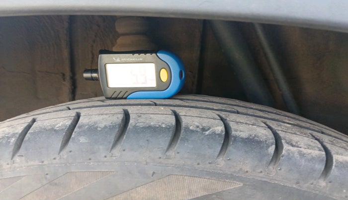 2020 Renault Kwid RXT 1.0 (O), Petrol, Manual, 1,11,836 km, tyre