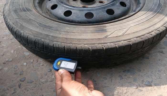 2017 Maruti Swift LXI (O), Petrol, Manual, 31,399 km, tyre