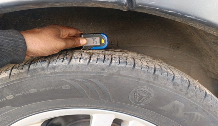 2017 Tata Hexa XTA 4X2 7 STR, Diesel, Automatic, 1,20,075 km, tyre