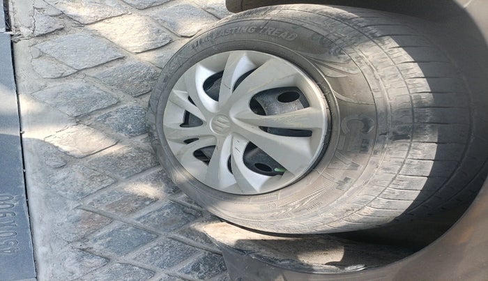 2018 Maruti Swift VXI AMT, Petrol, Automatic, 1,00,997 km, tyre