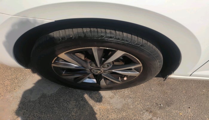 2023 Skoda SLAVIA STYLE 1.0L TSI MT, Petrol, Manual, 18,617 km, tyre