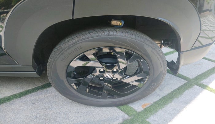 2024 Nissan MAGNITE XV CVT TURBO KURO EDITION , Petrol, Automatic, 2,677 km, tyre