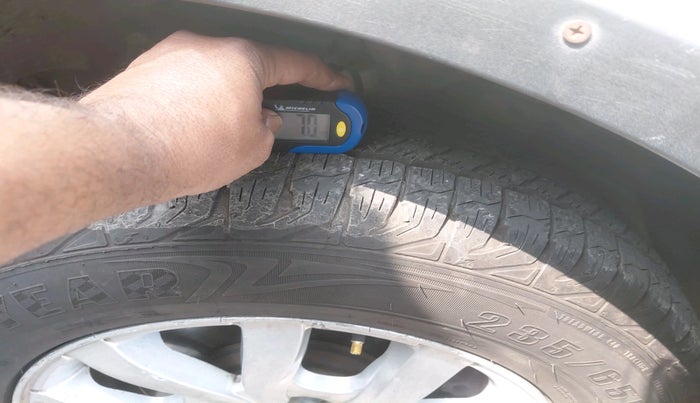 2016 Mahindra XUV500 W10, Diesel, Manual, 91,222 km, tyre