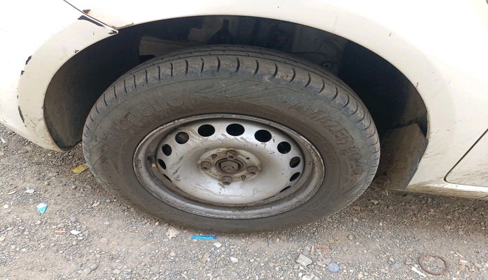 2015 Fiat Grand Punto Active Multijet 1.3, Diesel, Manual, 2,70,497 km, tyre