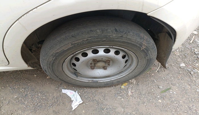 2015 Fiat Grand Punto Active Multijet 1.3, Diesel, Manual, 2,70,497 km, tyre