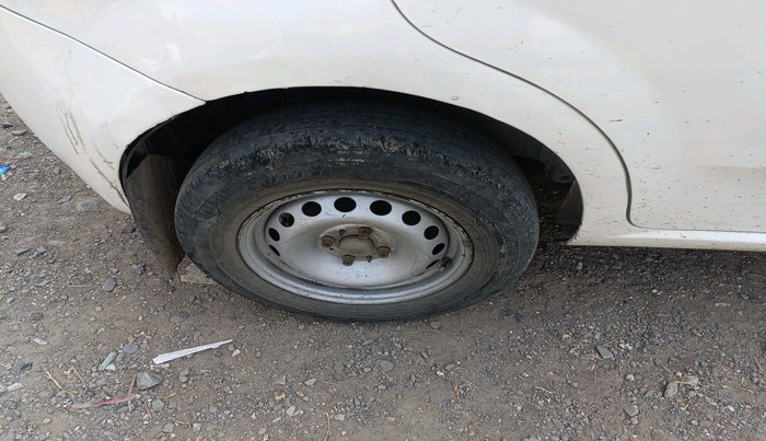 2015 Fiat Grand Punto Active Multijet 1.3, Diesel, Manual, 2,70,497 km, tyre