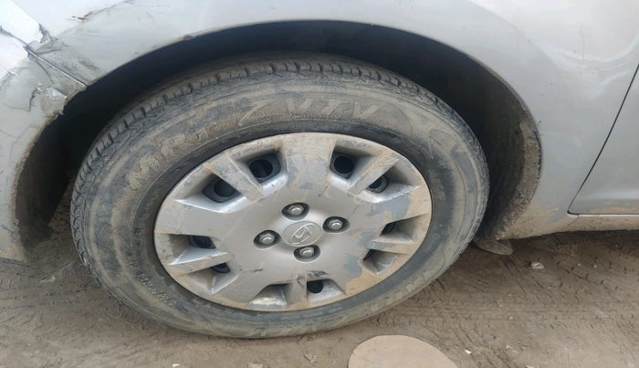 2013 Hyundai i20 MAGNA (O) 1.2, Petrol, Manual, 68,662 km, tyre