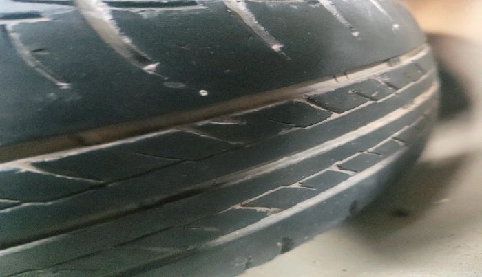 2013 Hyundai i20 MAGNA (O) 1.2, Petrol, Manual, 68,662 km, tyre