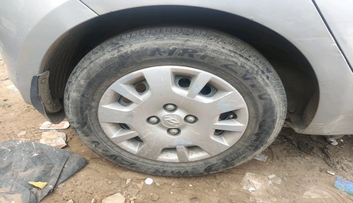 2013 Hyundai i20 MAGNA (O) 1.2, Petrol, Manual, 68,662 km, tyre