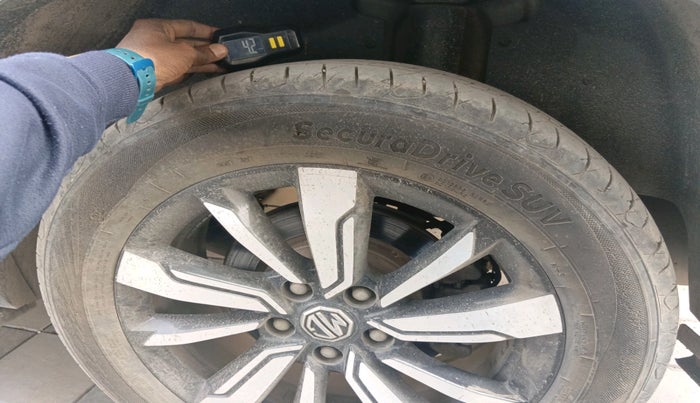 2019 MG HECTOR SHARP 2.0 DIESEL, Diesel, Manual, 1,04,958 km, tyre