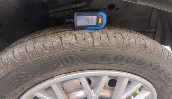 2014 Maruti Wagon R 1.0 LXI, Petrol, Manual, 1,21,311 km, tyre