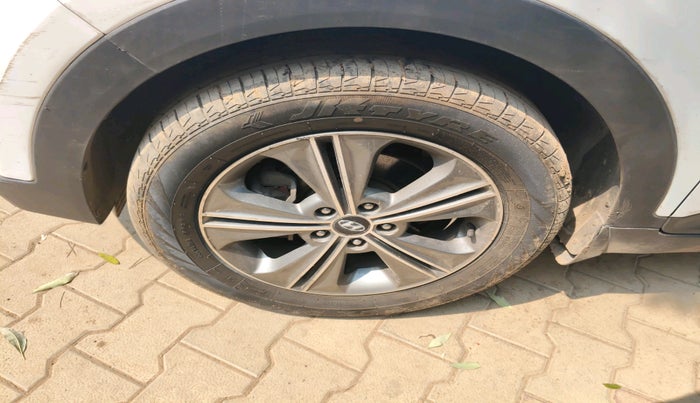 2017 Hyundai Creta SX PLUS 1.6 DIESEL DUAL TONE, Diesel, Manual, 1,84,602 km, tyre