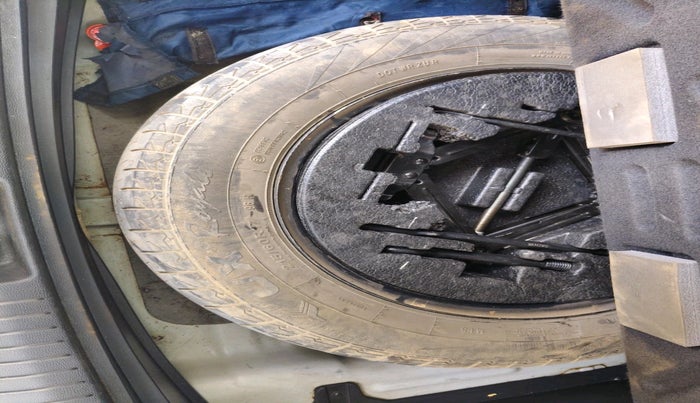 2017 Hyundai Creta SX PLUS 1.6 DIESEL DUAL TONE, Diesel, Manual, 1,84,602 km, tyre