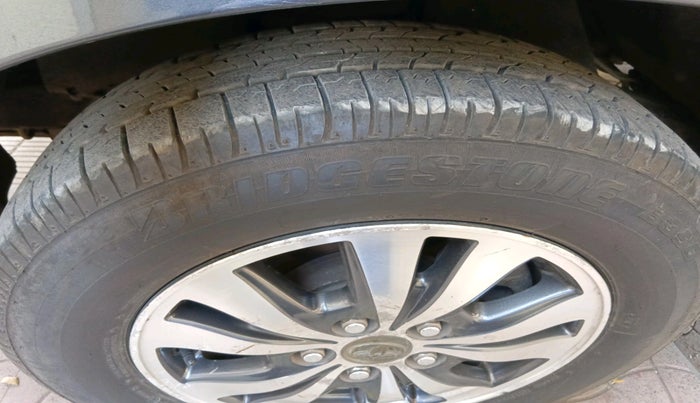 2015 Toyota Innova 2.5 VX 7 STR, Diesel, Manual, 81,716 km, tyre