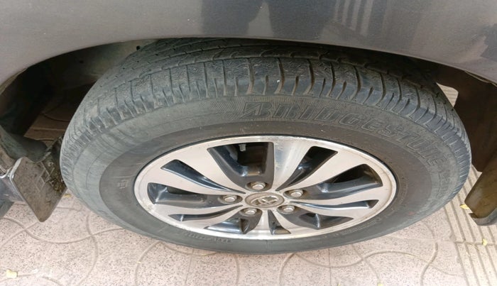 2015 Toyota Innova 2.5 VX 7 STR, Diesel, Manual, 81,716 km, tyre