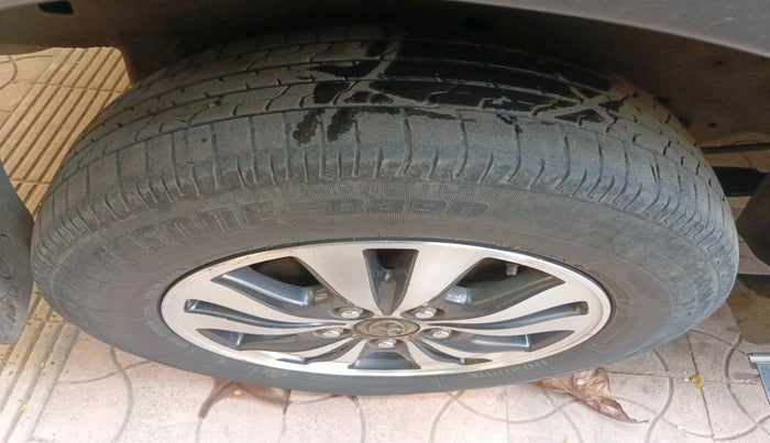 2015 Toyota Innova 2.5 VX 7 STR, Diesel, Manual, 81,716 km, tyre