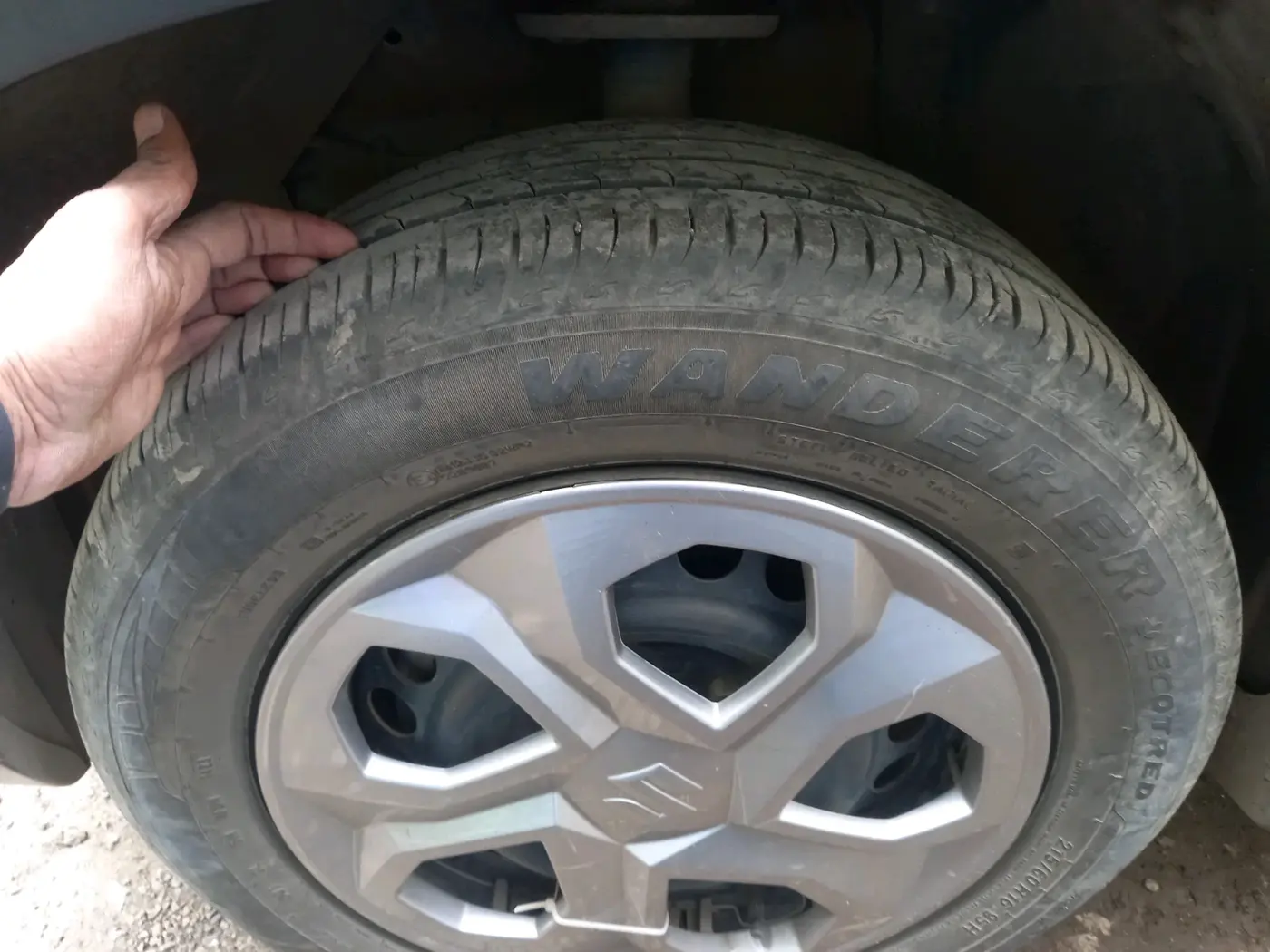 2023 Maruti BREZZA LXI S- CNG, CNG, Manual, 21,773 km, tyre