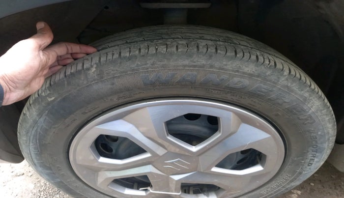 2023 Maruti BREZZA LXI S- CNG, Petrol, Manual, 21,773 km, tyre