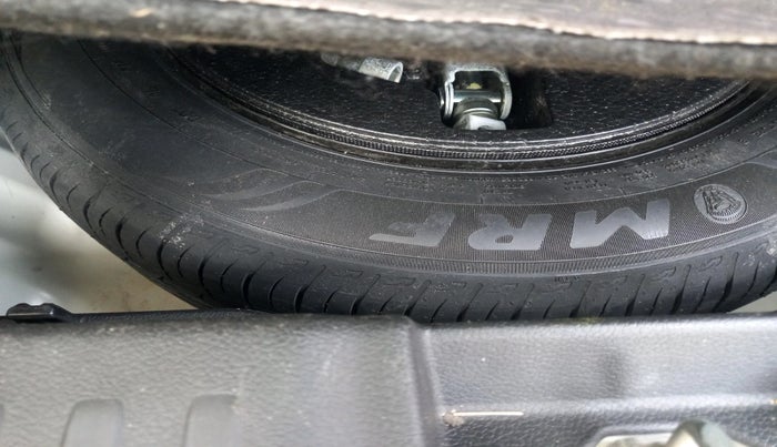 2023 Maruti BREZZA LXI S- CNG, Petrol, Manual, 21,773 km, tyre