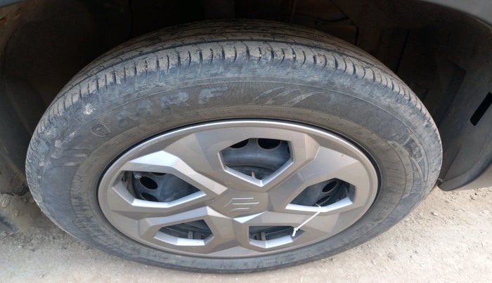 2023 Maruti BREZZA LXI S- CNG, Petrol, Manual, 21,773 km, tyre