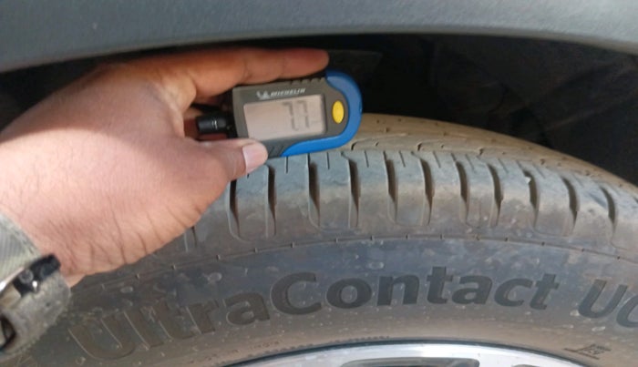 2022 Mahindra XUV300 W8 (O) 1.5 DIESEL AMT, Diesel, Automatic, 62,521 km, tyre