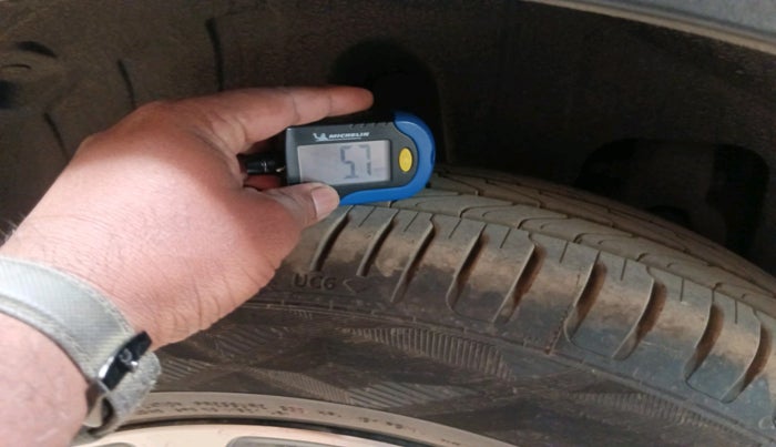 2022 Mahindra XUV300 W8 (O) 1.5 DIESEL AMT, Diesel, Automatic, 62,521 km, tyre