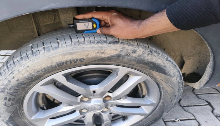 2021 Renault TRIBER RXZ DUAL TONE, Petrol, Manual, 30,663 km, tyre