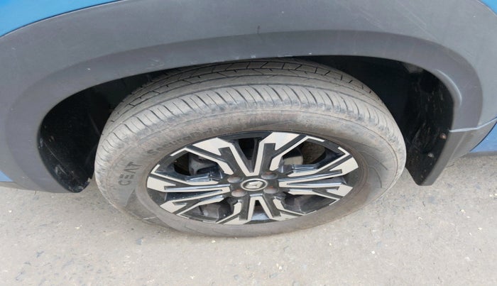 2022 Renault Kiger RXT (O) AMT, Petrol, Automatic, 2,668 km, tyre