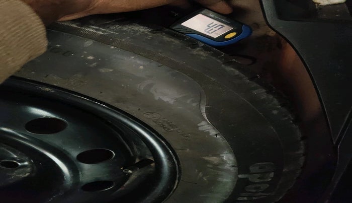 2020 Maruti Swift VXI, Petrol, Manual, 49,107 km, tyre