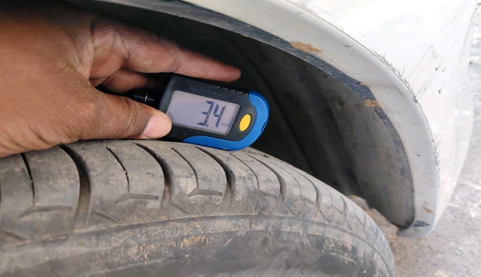 2015 Toyota Etios GD, Diesel, Manual, 3,53,809 km, tyre