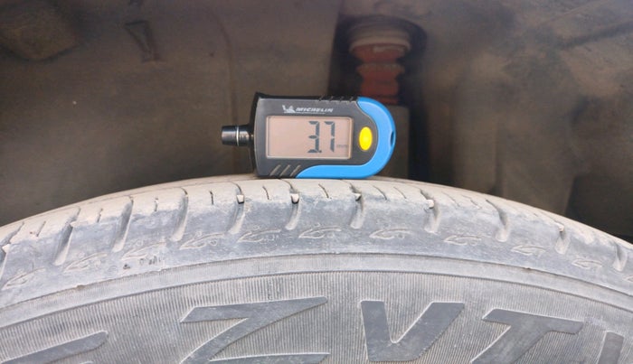 2014 Maruti Swift VXI, Petrol, Manual, 65,213 km, tyre