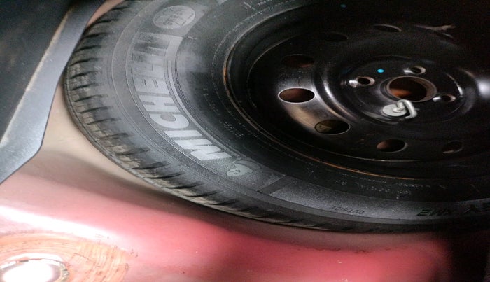 2014 Maruti Swift VXI, Petrol, Manual, 65,213 km, tyre