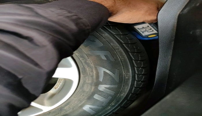 2014 Maruti Swift ZDI, Diesel, Manual, 1,13,504 km, tyre