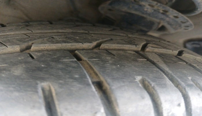 2014 Hyundai Verna FLUIDIC 1.6 VTVT SX, Petrol, Manual, 52,285 km, tyre