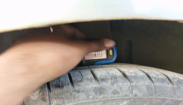 2011 Ford Figo TITANIUM 1.4 DIESEL, Diesel, Manual, 2,05,745 km, tyre