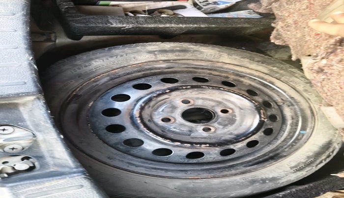 2014 Maruti Wagon R 1.0 VXI, Petrol, Manual, 2,09,237 km, tyre