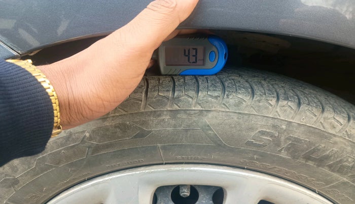 2017 Hyundai Grand i10 MAGNA 1.2 KAPPA VTVT, CNG, Manual, 72,081 km, tyre