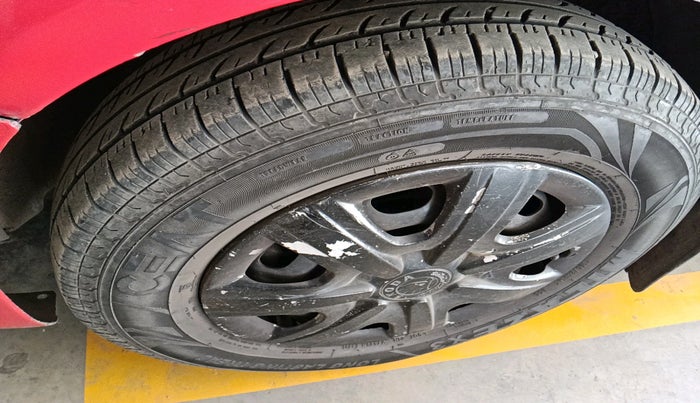 2011 Skoda Fabia AMBIENTE 1.2 MPI, Petrol, Manual, 1,41,811 km, tyre