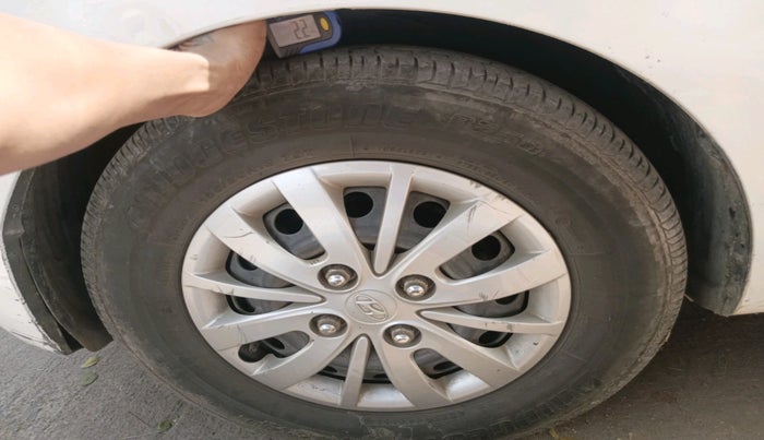 2014 Hyundai i10 SPORTZ 1.1, Petrol, Manual, 77,599 km, tyre