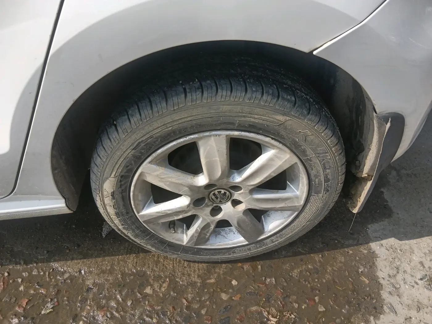 2011 Volkswagen Polo COMFORTLINE 1.2L, Diesel, Manual, 85,887 km, tyre