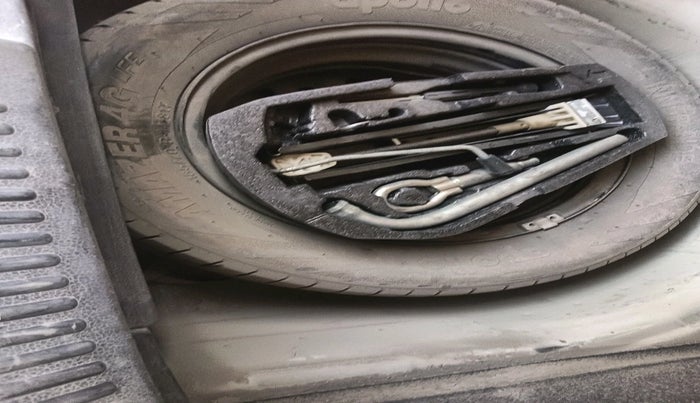 2011 Volkswagen Polo COMFORTLINE 1.2L, Diesel, Manual, 85,887 km, tyre