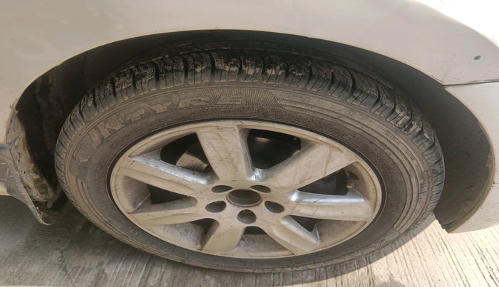 2011 Volkswagen Polo COMFORTLINE 1.2L, Diesel, Manual, 85,887 km, tyre