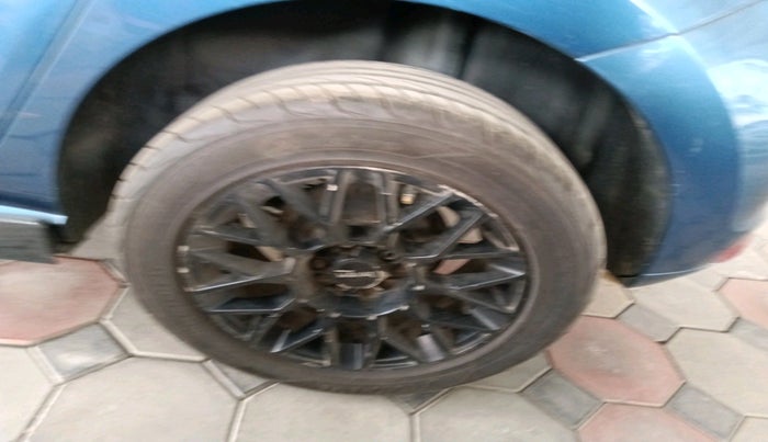 2017 Volkswagen Polo COMFORTLINE 1.2L, Petrol, Manual, 66,016 km, tyre