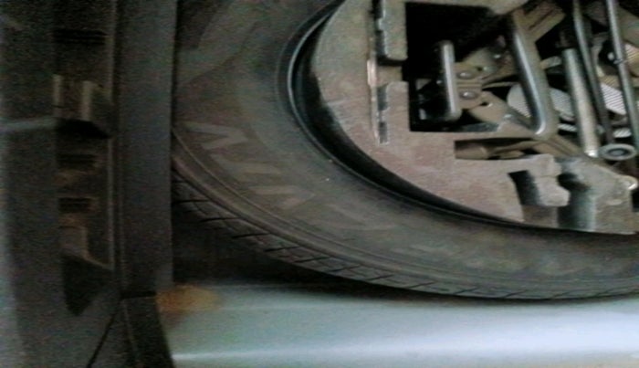 2017 Volkswagen Polo COMFORTLINE 1.2L, Petrol, Manual, 66,016 km, tyre