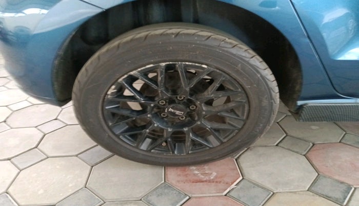 2017 Volkswagen Polo COMFORTLINE 1.2L, Petrol, Manual, 66,016 km, tyre