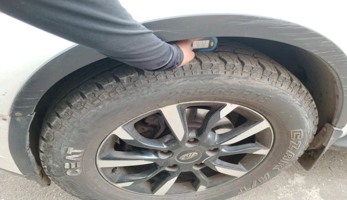 2019 Mahindra XUV500 W11 AT, Diesel, Automatic, 1,21,255 km, tyre