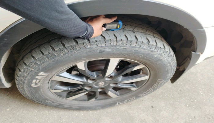 2019 Mahindra XUV500 W11 AT, Diesel, Automatic, 1,21,255 km, tyre