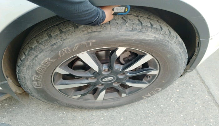 2019 Mahindra XUV500 W11 AT, Diesel, Automatic, 1,21,255 km, tyre